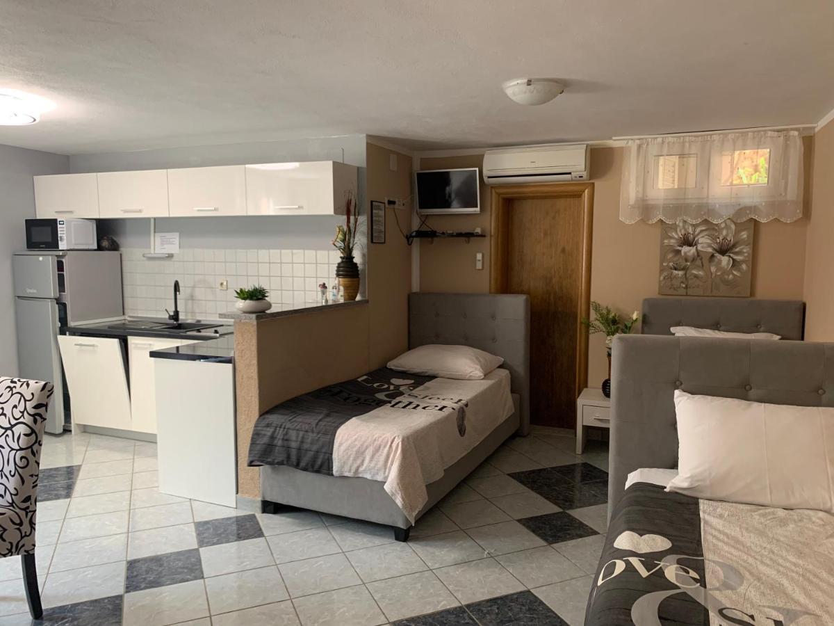 Apartments Albatross Novalja Eksteriør bilde